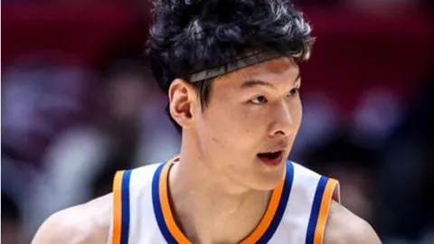 宁忠岩和刘梦婷将携手担任哈尔滨亚冬会中国代表团旗手。